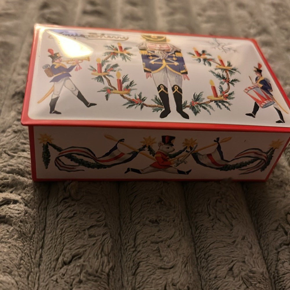 Louis Sherry Nutcracker Candy Trinket Jewelry Tin 🍭 Excellent Condition 🍫 - Picture 3 of 11
